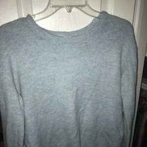 Cute light blue sweater semi cropped